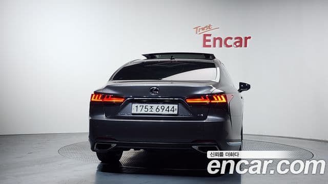 Lexus LS500 5th Gen 3