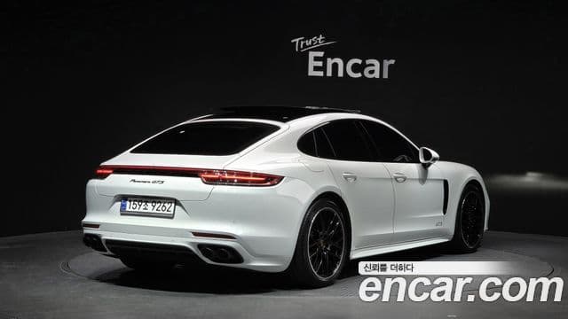 Porsche Panamera (971) 2