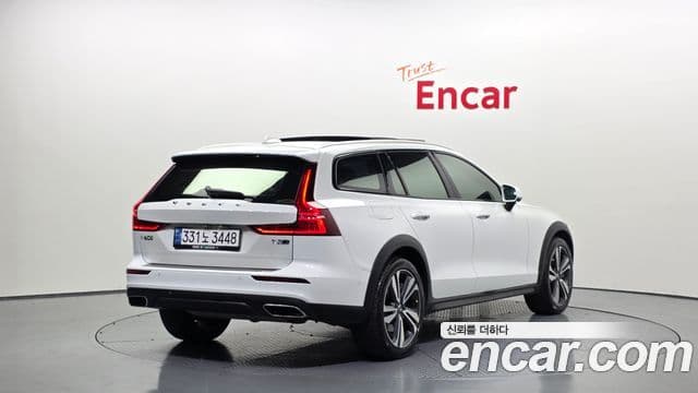 Volvo V60 Cross Country 2nd Gen 2