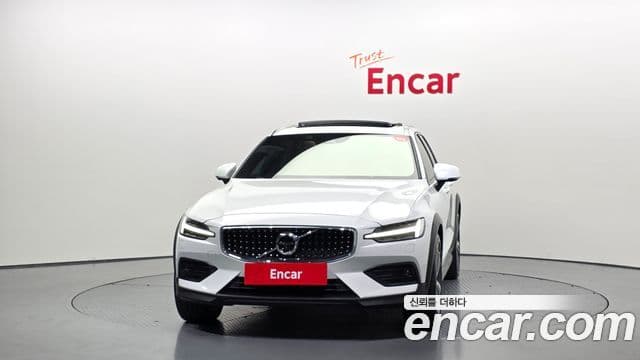 Volvo V60 Cross Country 2nd Gen 3