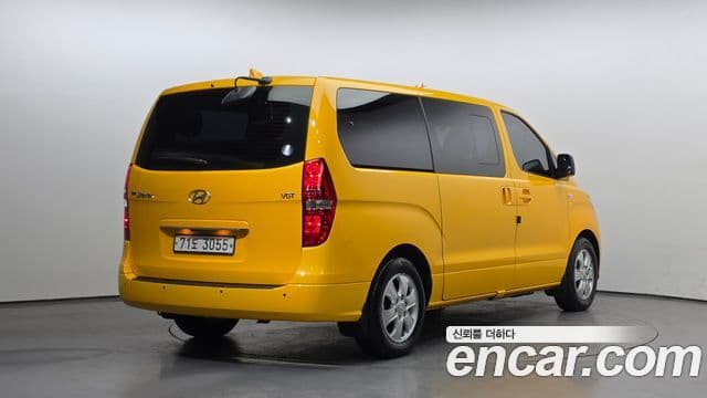 Hyundai The New Grand Starex 2