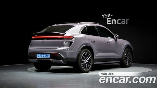 Porsche Macan EV 2