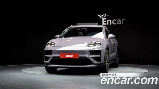 Porsche Macan EV 3