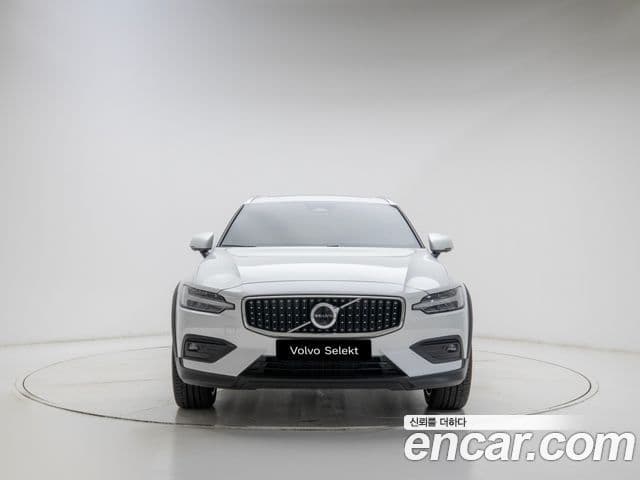 Volvo V60 Cross Country 2nd Gen 2