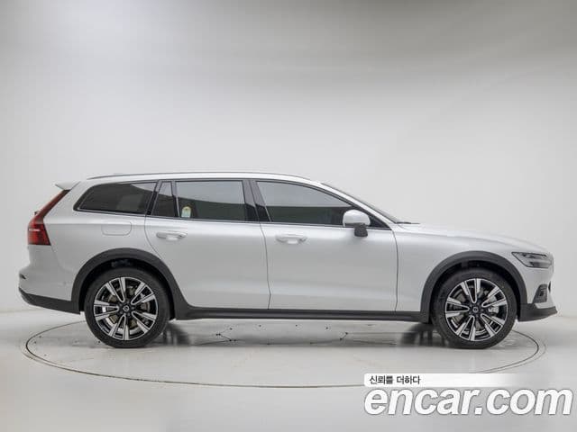 Volvo V60 Cross Country 2nd Gen 3