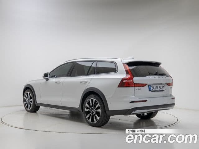 Volvo V60 Cross Country 2nd Gen 4