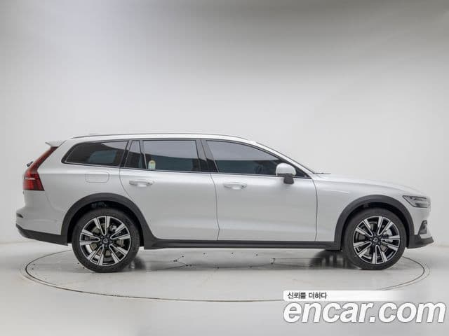 Volvo V60 Cross Country 2nd Gen 3