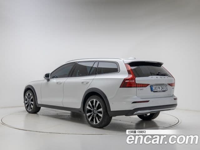 Volvo V60 Cross Country 2nd Gen 4