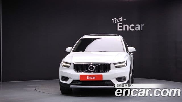 Volvo XC40 3