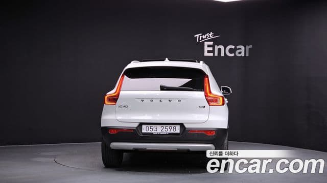 Volvo XC40 4