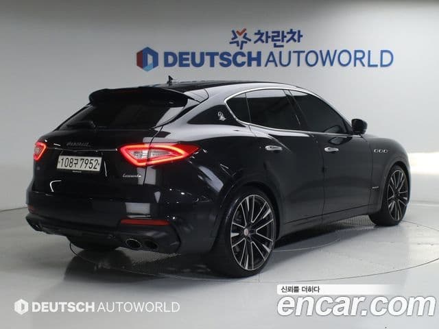 Maserati Levante 3