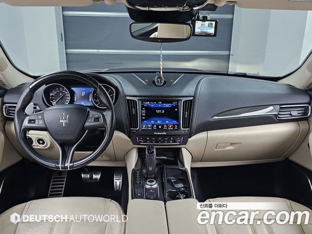 Maserati Levante 4