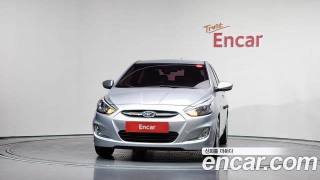 Hyundai Accent (New) 3