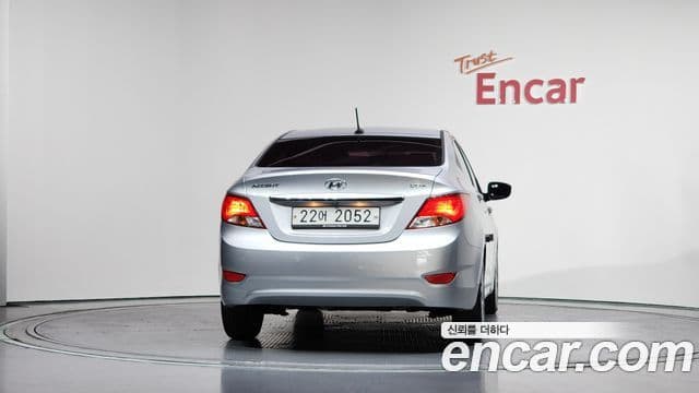 Hyundai Accent (New) 4