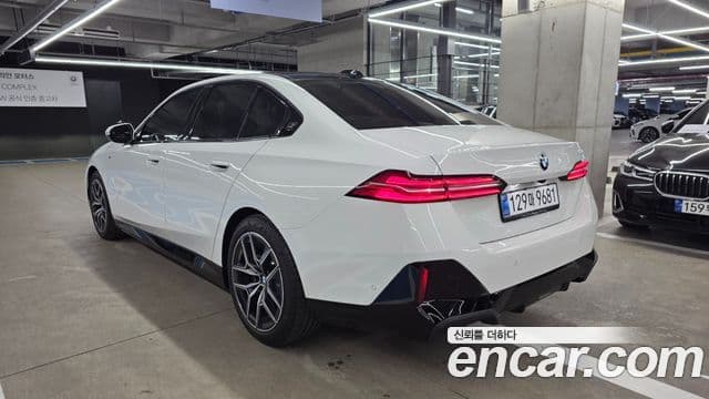 BMW 5 Series (G60) 2