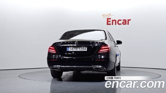 Mercedes-Benz E-Class W213 4