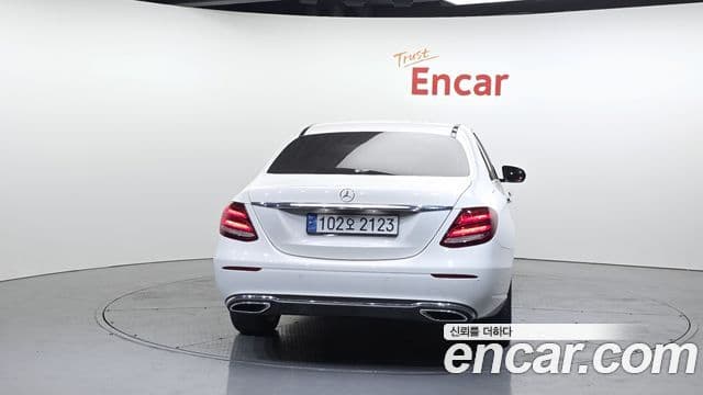 Mercedes-Benz E-Class W213 4