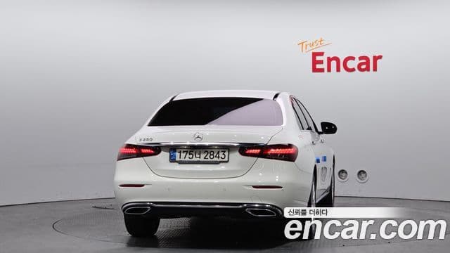 Mercedes-Benz E-Class W213 4