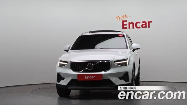 Volvo XC40 3