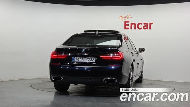 BMW 7 Series (G11) 3