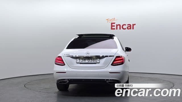 Mercedes-Benz E-Class W213 4