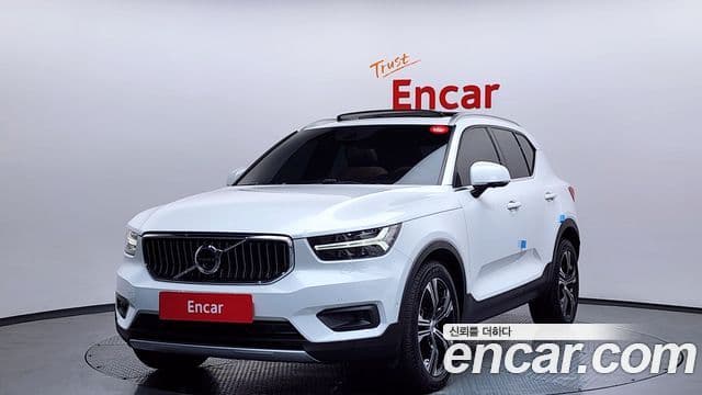 Volvo XC40 — 1