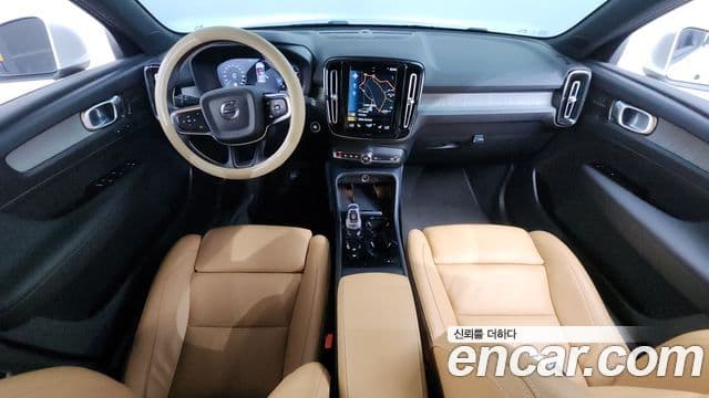 Volvo XC40 4