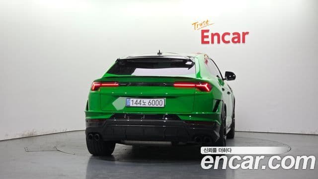 Lamborghini Urus 3