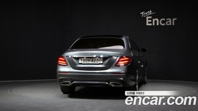 Mercedes-Benz E-Class W213 4