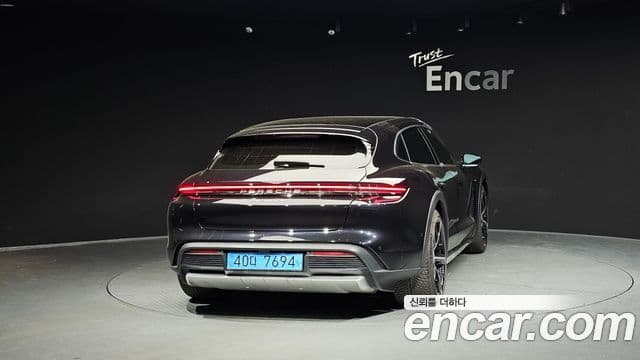 Porsche Taycan 4