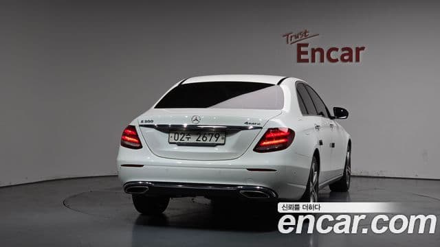 Mercedes-Benz E-Class W213 4