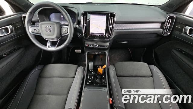 Volvo XC40 4
