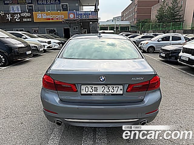 BMW 5 Series (G30) 4