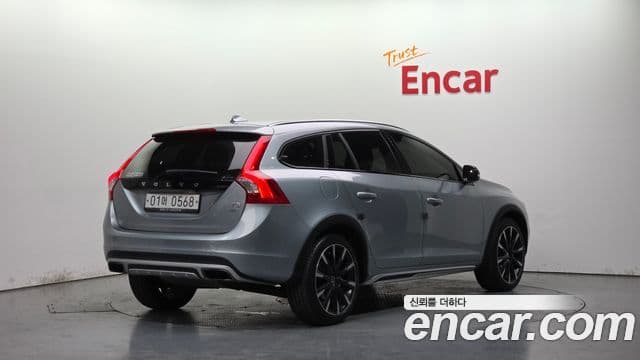 Volvo V60 Cross Country 2