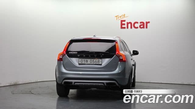 Volvo V60 Cross Country 4