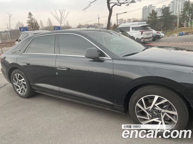 Hyundai Grandeur (GN7) 1