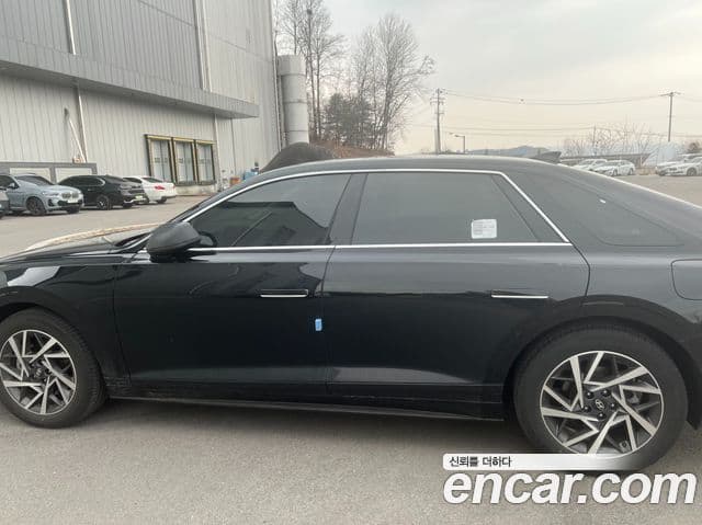 Hyundai Grandeur (GN7) 2