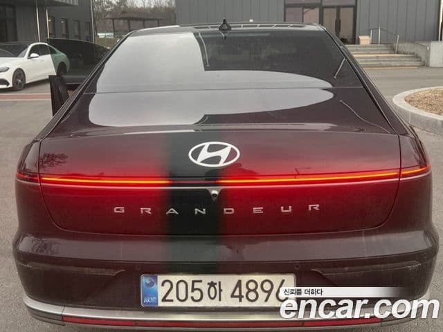 Hyundai Grandeur (GN7) 3