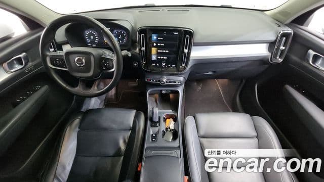 Volvo XC40 4