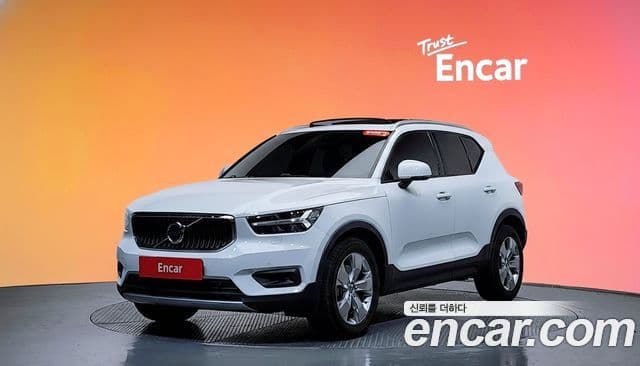 Volvo XC40 — 1