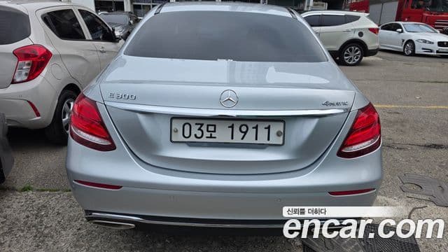 Mercedes-Benz E-Class W213 4