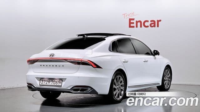 Hyundai The New Grandeur IG Hybrid 2
