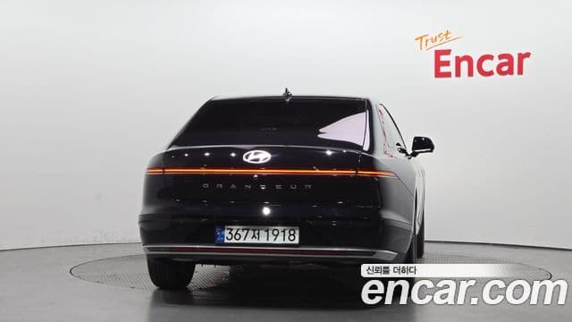 Hyundai Grandeur (GN7) 3