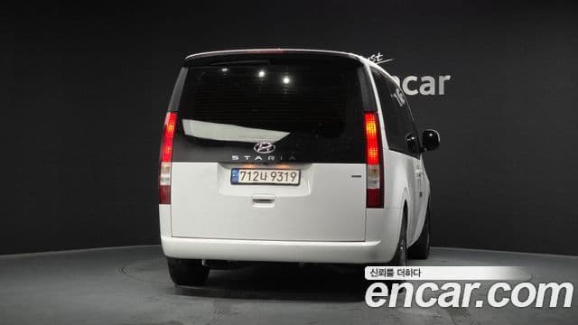Hyundai Staria 4