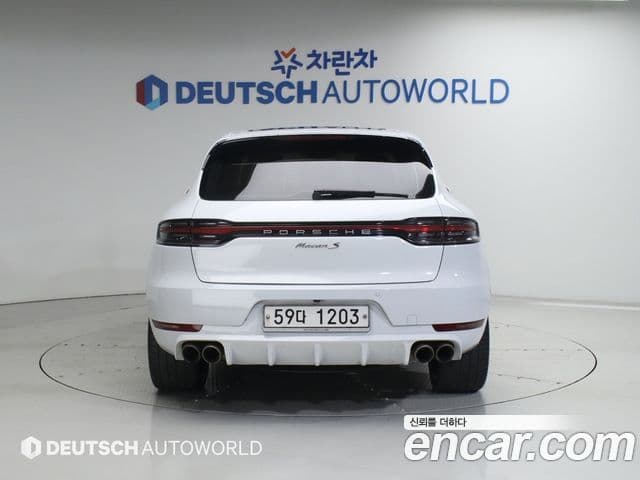 Porsche Macan 3