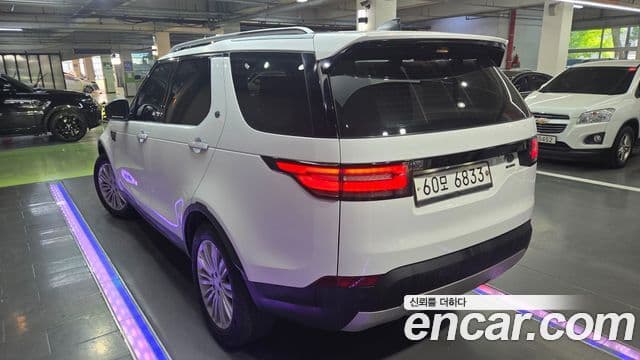 Land Rover Discovery 5 4