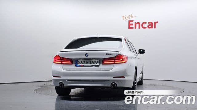 BMW 5 Series (G30) 4