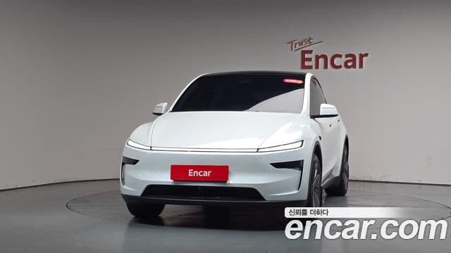 Tesla Model Y 2