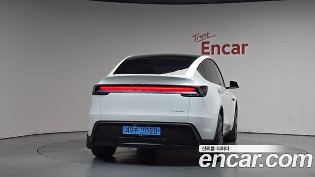 Tesla Model Y 3