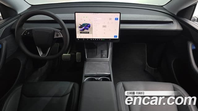 Tesla Model Y 4